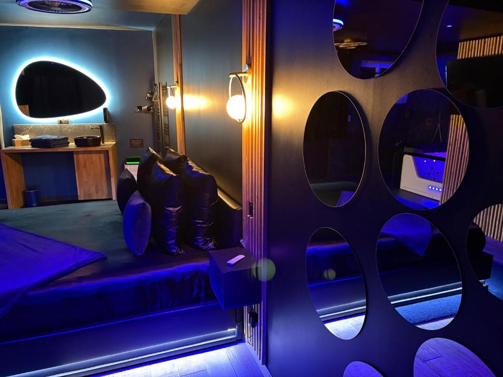 Travel Proud Suite Casanova avec SPA & Escape Love Game – Doux Bleu Jeux — love room à Niort