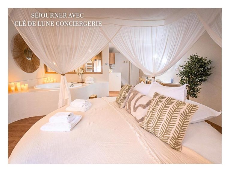 Love room Cocoon – Romantic suite with spa – Downtown à Pontarlier