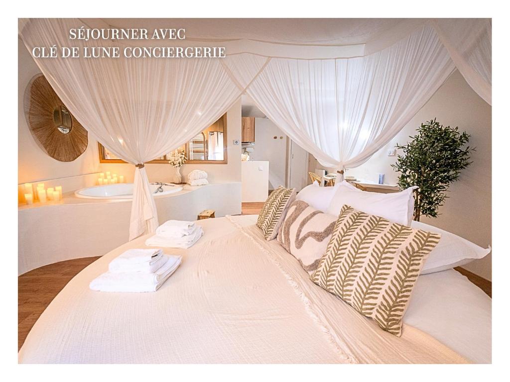 Cocoon – Romantic suite with spa – Downtown — love room à Pontarlier