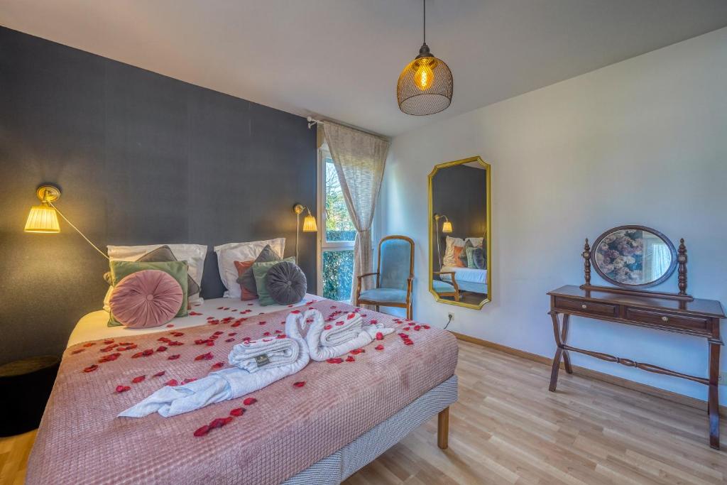 Chambre d&rsquo;Amour Jacuzzi Bordeaux Parking — love room à Bruges