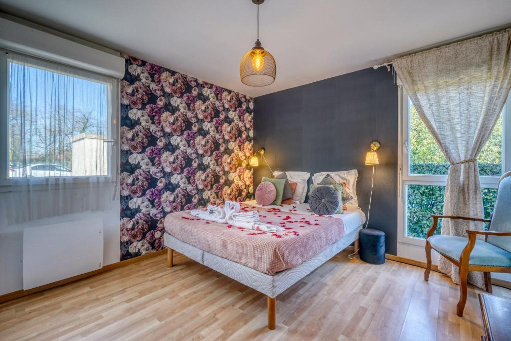 Chambre d&rsquo;Amour Jacuzzi Bordeaux Parking — love room à Bruges