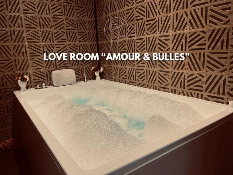 Une love room romantique avec jacuzzi pour couple à Bourg-lès-ValenceDrôme