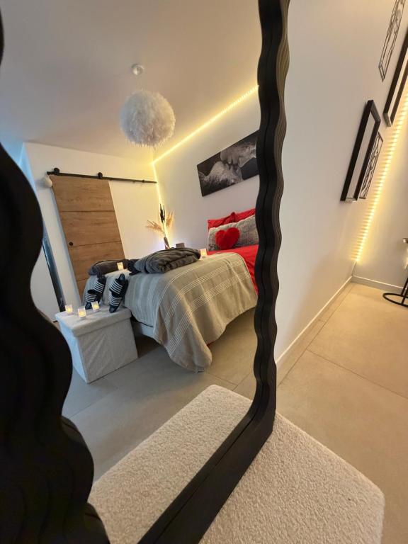 Love room proche du bassin , jacuzzi, jardin privé — love room à Marcheprime