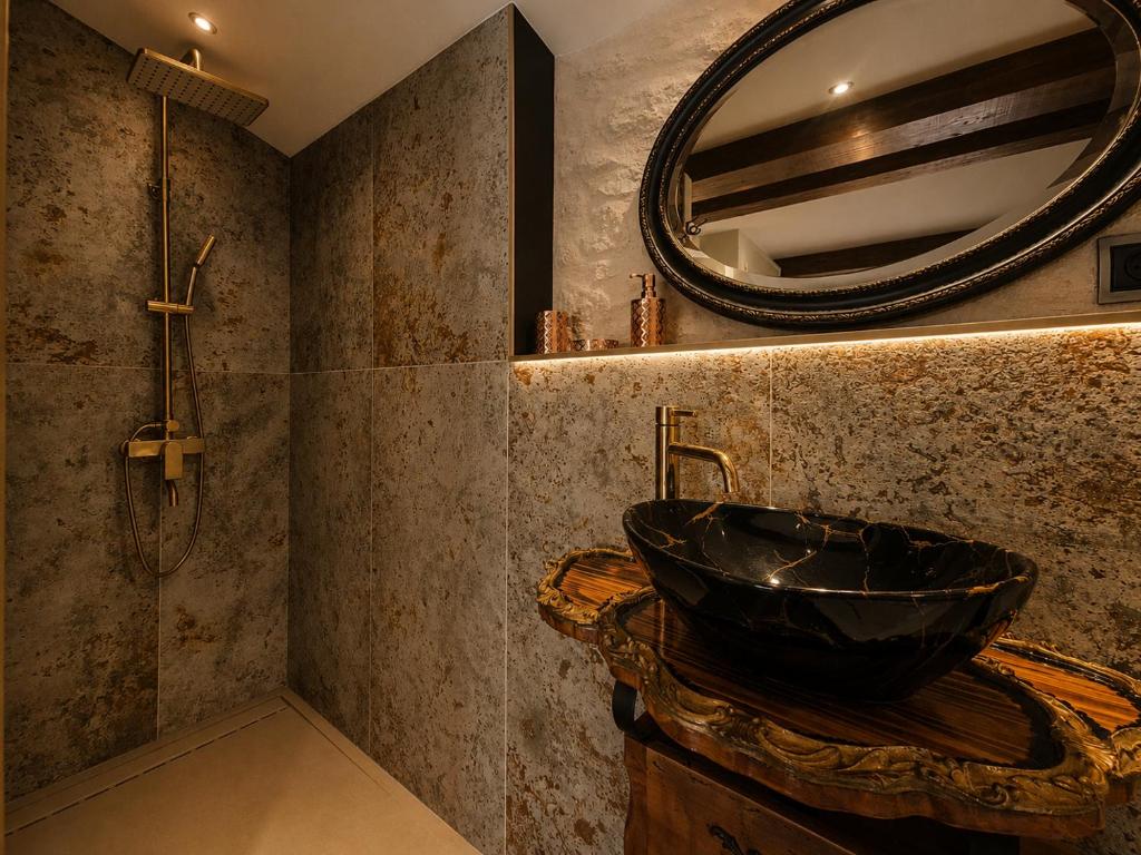 Le Lovy , Studio indépendant avec Jacuzzi — love room à Cézac