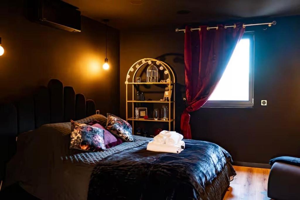 Le Cinquième Sens — love room à Frontenay-Rohan-Rohan