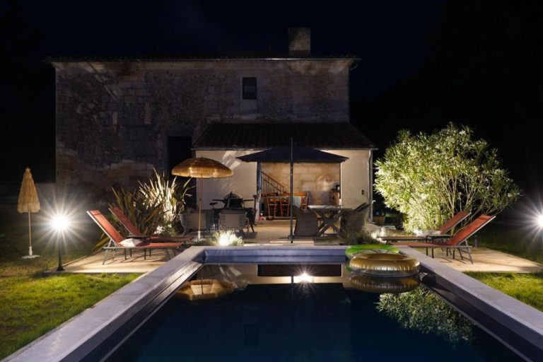 Love room Les Bons Amis, Gite privé de 6 hôtes, piscine, rivière, Libourne, Saint-Emilion à Fronsac