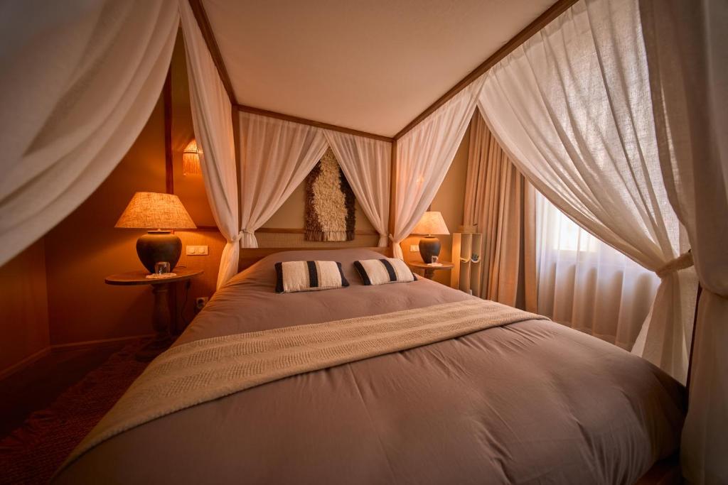 Suite BAHIA – Jacuzzi privé au cœur de Cognac , ambiance Brésil — love room à Cognac
