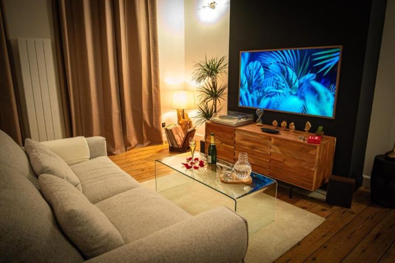 La Parenthèse Suites – appartement luxueux avec sauna et baignoire balnéo