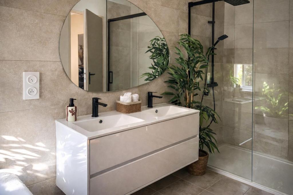 La Villa Lova – Suite romantique avec jacuzzi privatif — love room à Pamiers