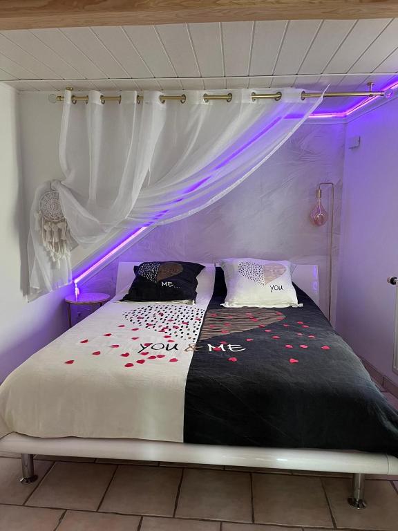 Plage Au Fil De l&rsquo; Eau 21 rue des Minotiers 43110 Aurec-sur-loire — love room à Aurec-sur-Loire