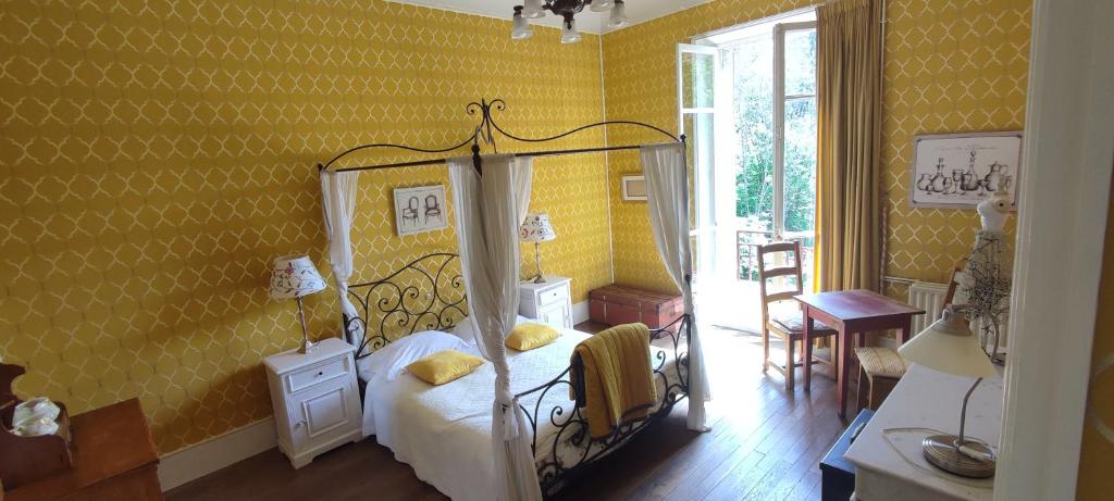 Chambres d&rsquo;Hôtes-Château Constant — love room à Bessines-sur-Gartempe