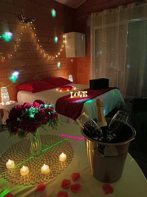 Gîte romantique ambiance Love Room entre Bordeaux et Lacanau océan — love room à Brach