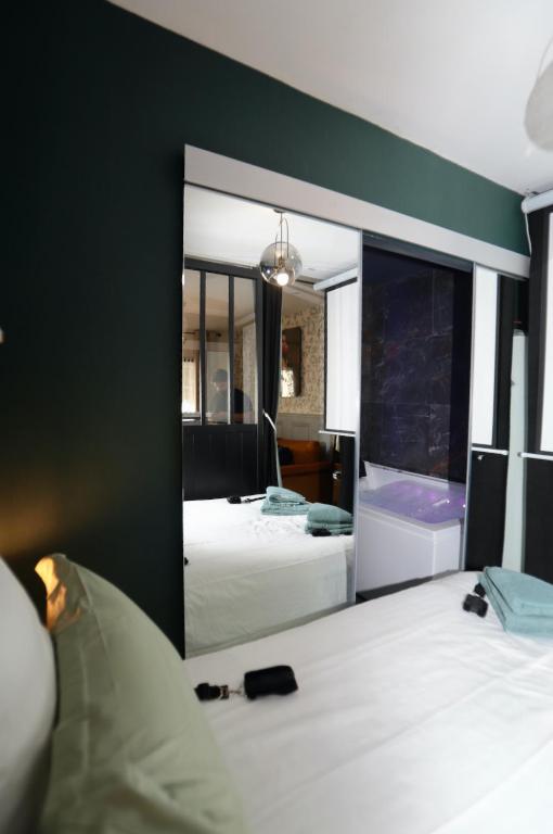 LoveRoom La Petite Suite avec SPA — love room à Brest