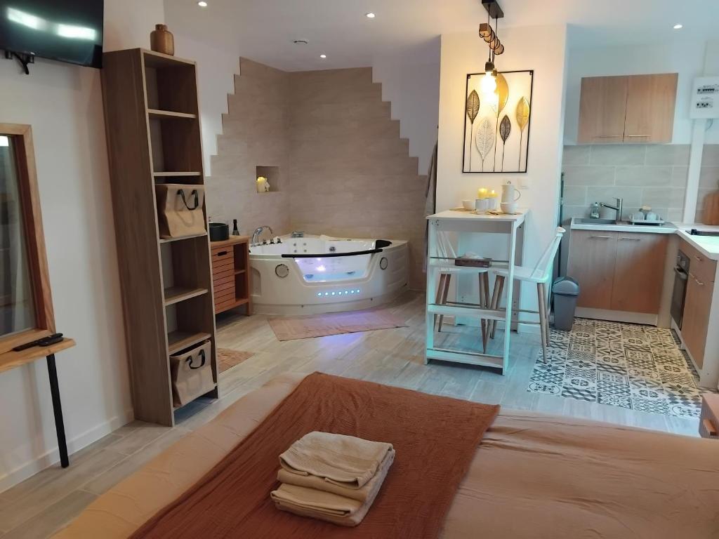 Ti Gernevez – L&rsquo;Evasion — love room à Briec