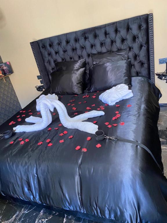 Désirs d&rsquo;une nuit – Loveroom jacuzzi — love room à Cagny