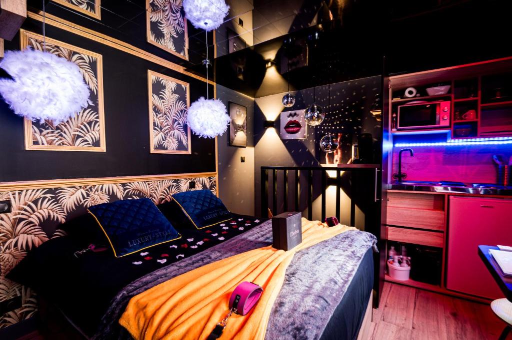 Plage Loveroom sauna, balnéo, parking privé dans le centre de Honfleur — love room à Honfleur