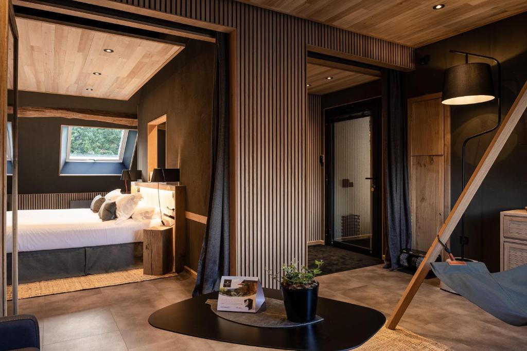 Le Studio des Prés Verts Suite Design avec Jacuzzi Privatif — love room à Jouey