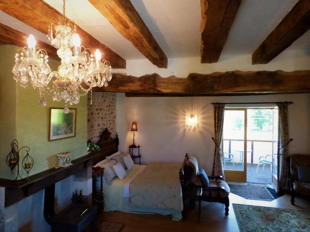 L&rsquo;Ancien Presbytère Chambres D&rsquo;hote ou Gite — love room à Le Dorat