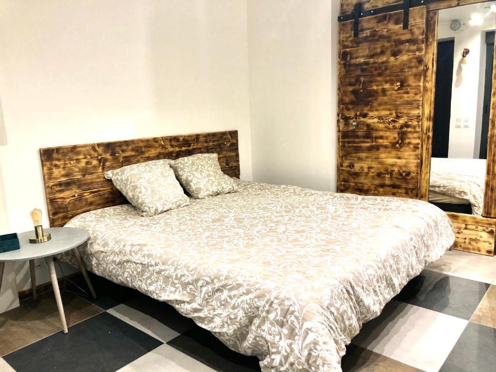 Studio cocooning Spa, lit XXL, cour extérieure — love room à Le Puy-en-Velay