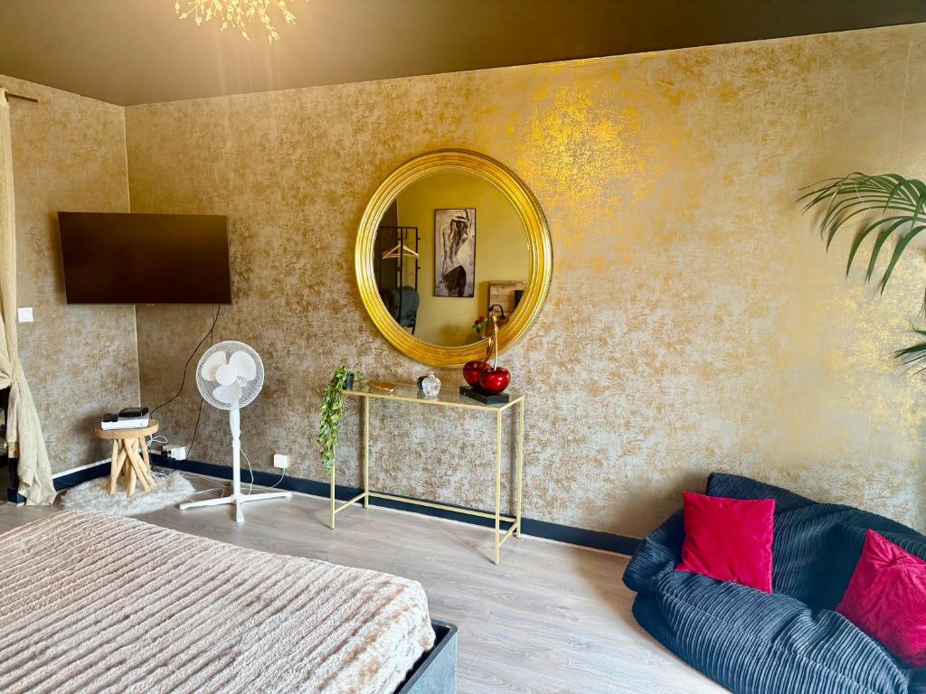 Cocon au calme avec parking et terrasse — love room à Limoges