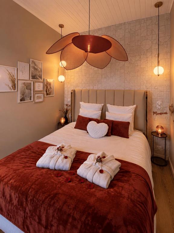 KalypsÔ Suite 5 étoiles Balnéo & sauna privatifs — love room à Quimperlé