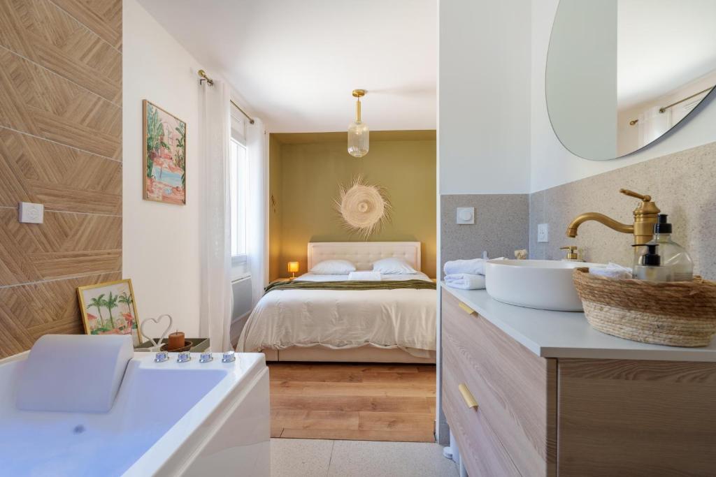Green love & Spa – Villa Romantique — love room à Saint-Laurent-de-Médoc