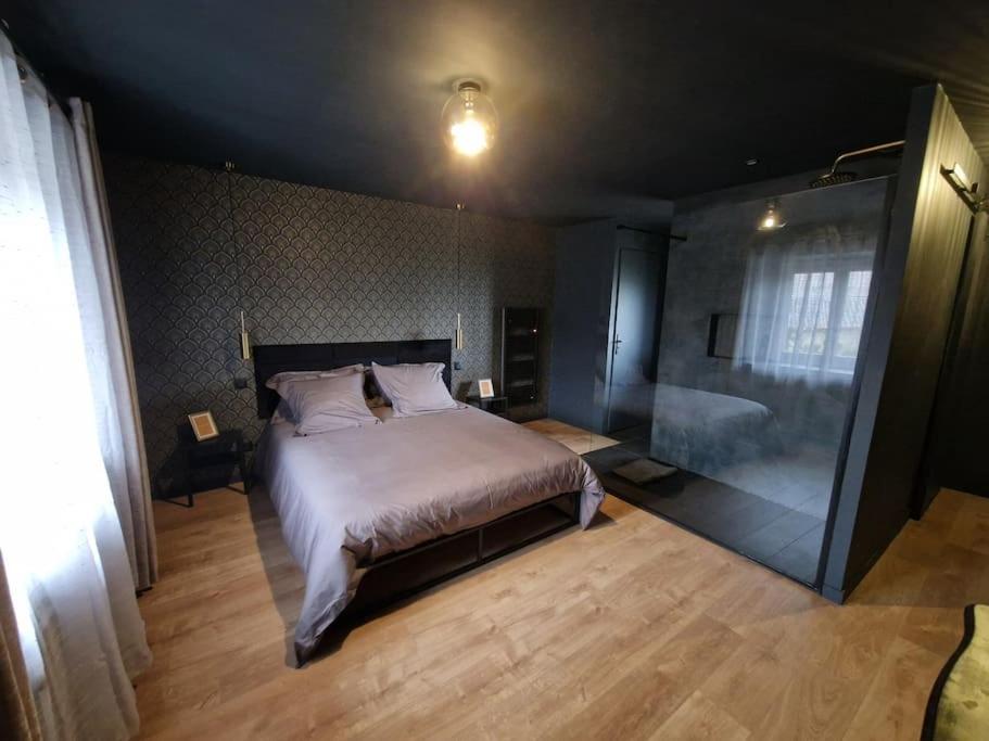 Maison 2 à 4 pers Spa Sauna — love room à Saint-Victurnien