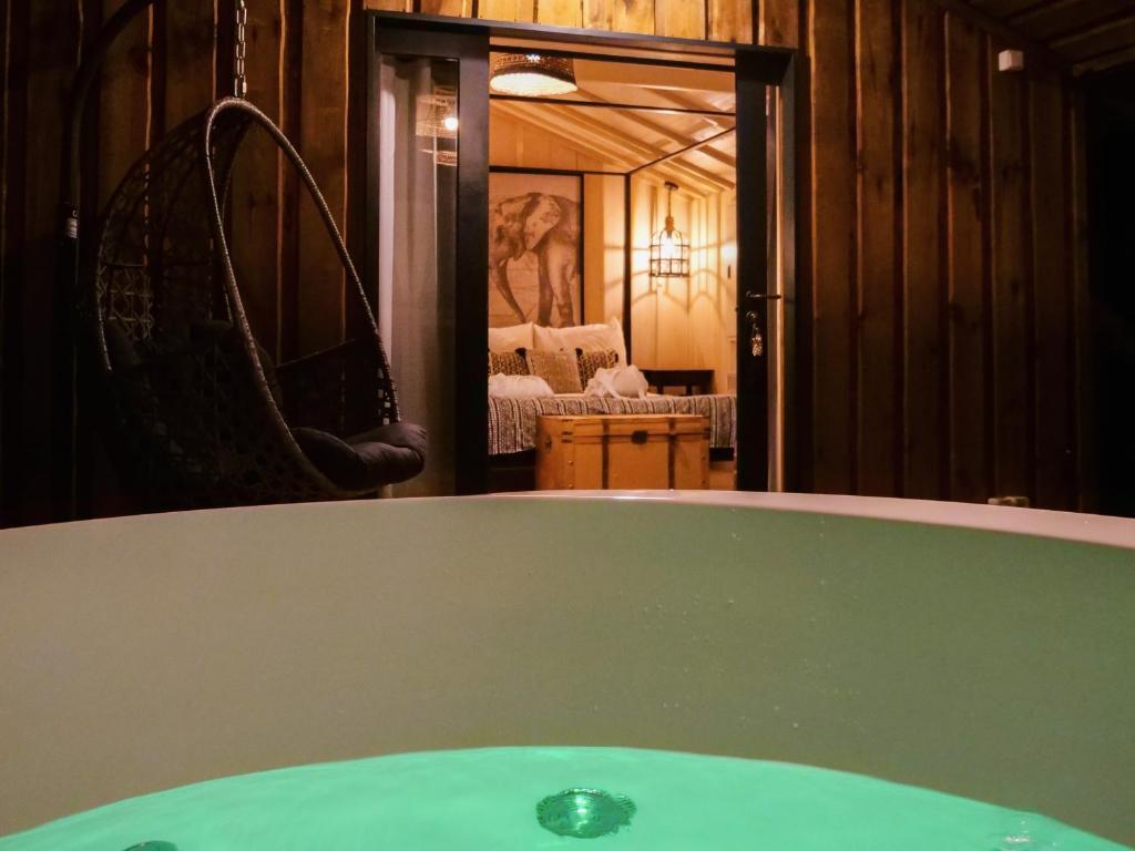 En bord de plage · Plage privée Whaka Lodge Luxury Camp — love room à Seissan