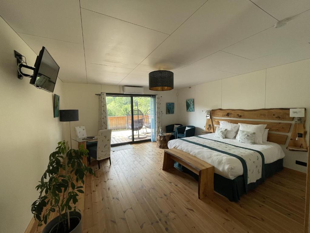 Le Volcan des Sens, chambres d&rsquo;hotes de luxe et SPA privatif — love room à Torsiac