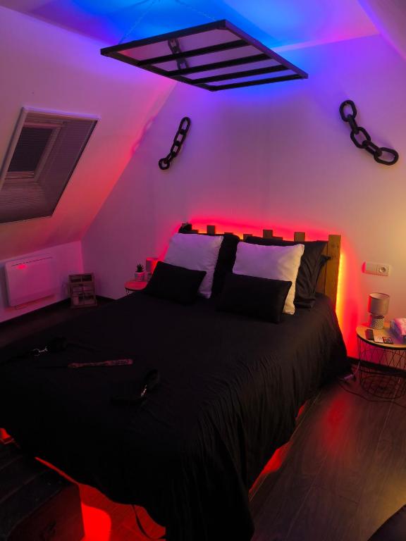 Les Secrets d&rsquo;Amandine — love room à Troguéry