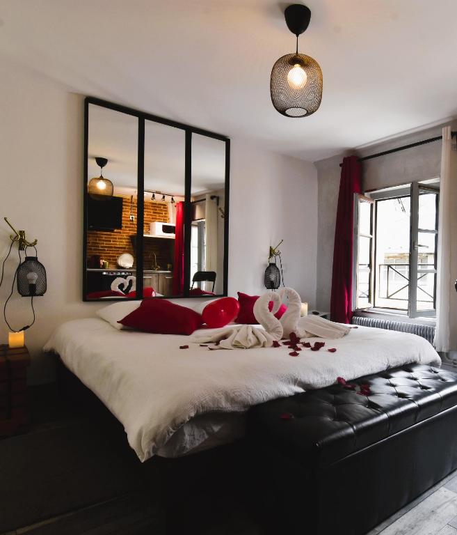 Appartement jacuzzi privatif : Urban Love — love room à Verneuil d