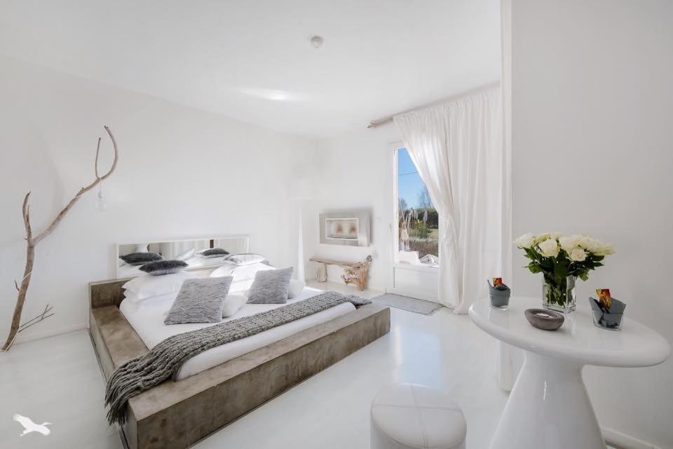 Mas Sainte Marie ,Piscine Chauffée — love room à Aigues-Mortes