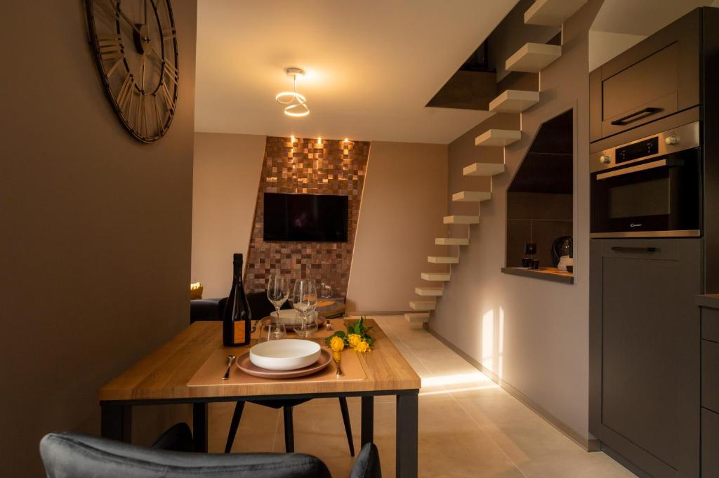 Loft Échappée Belle avec SPA – Marais Poitevin entre Niort et La Rochelle — love room à Arçais