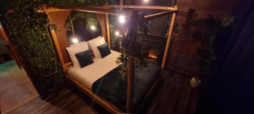 La Bayeuzen – La Tropicale – Love Room — love room à Bayeux