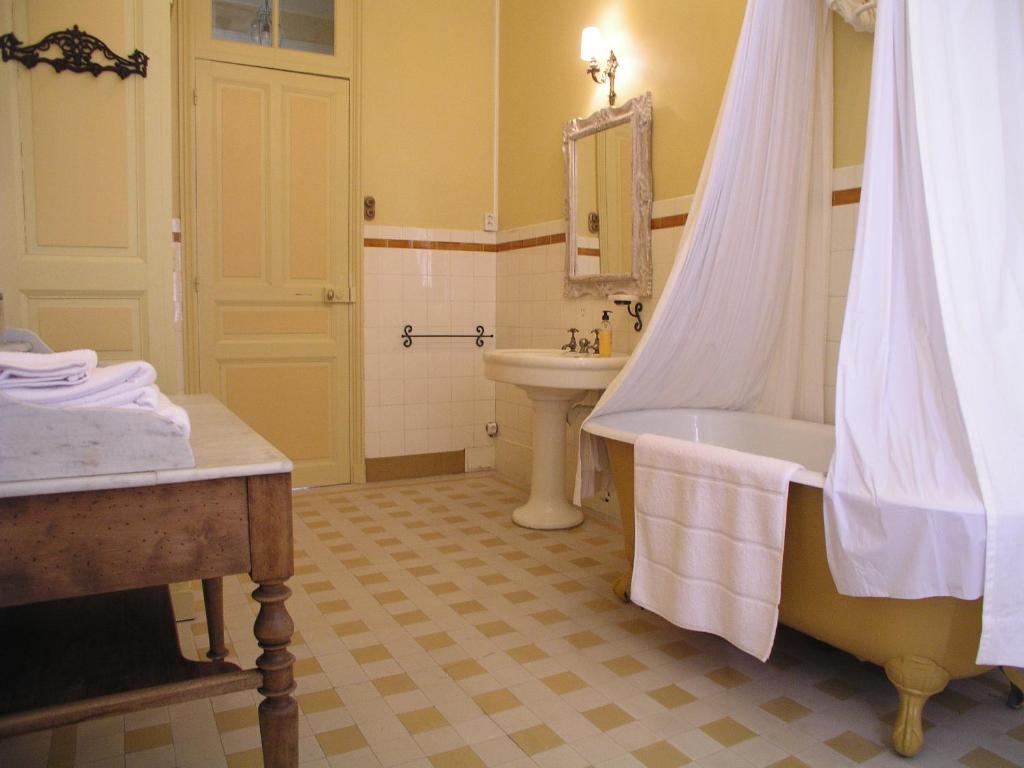 Chambres d&rsquo;Hôtes-Château Constant — love room à Bessines-sur-Gartempe