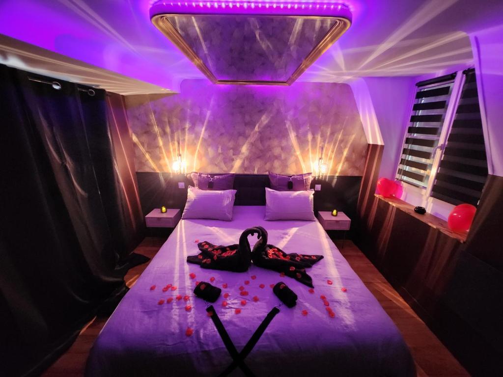 Caen, Tu m&rsquo;aimes – Suite Romantique — love room à Caen