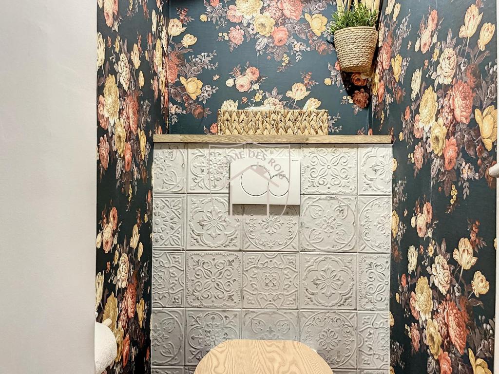 La Romantique des Rois – Jacuzzi & Sauna privés — love room à Dourdan