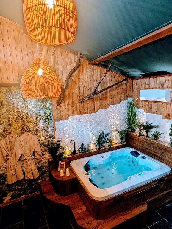 En bord de plage Les Spas de la mer, Appart&Spa Canopée, 100m de la plage, Love Room — love room à Le Grau-du-Roi
