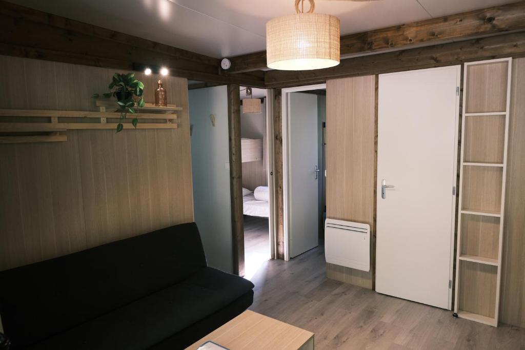 Plage Lodge avec SPA privatif – Foret et Lac — love room à Liginiac