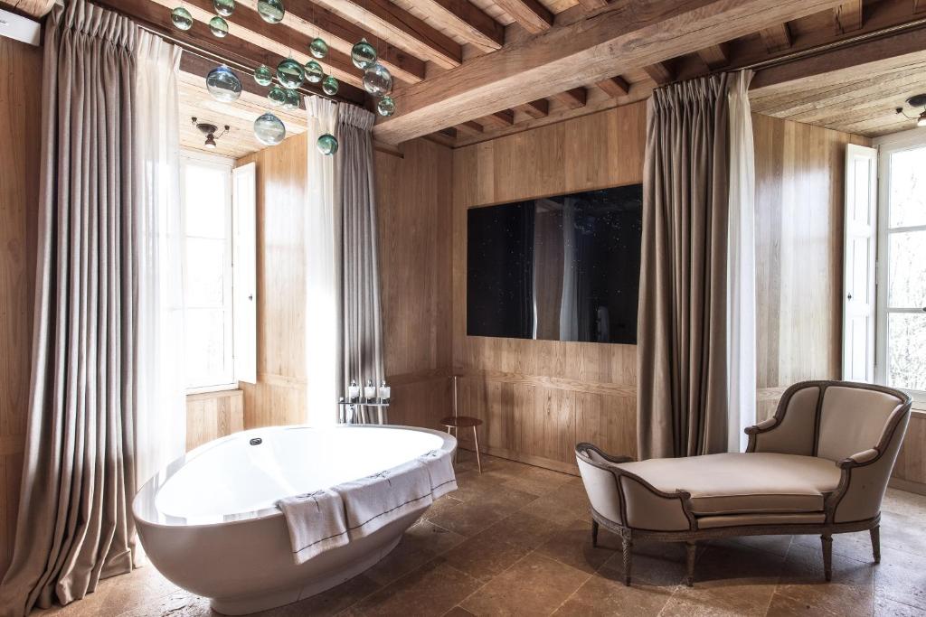 Domaine des Etangs, Auberge Collection — love room à Massignac