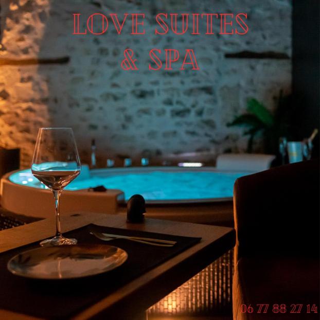 Plage LOVE Suites & SPA « Le Chai » avec lit rond — love room à Médis