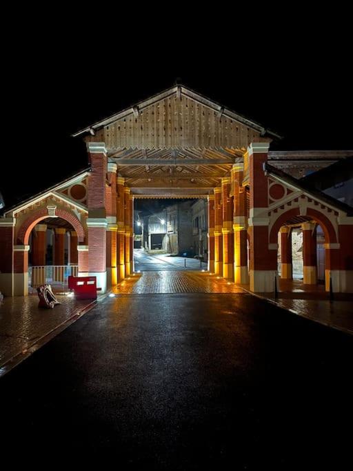 Gîte le jardin secret et Gîte au temps suspendu — love room à Montpézat