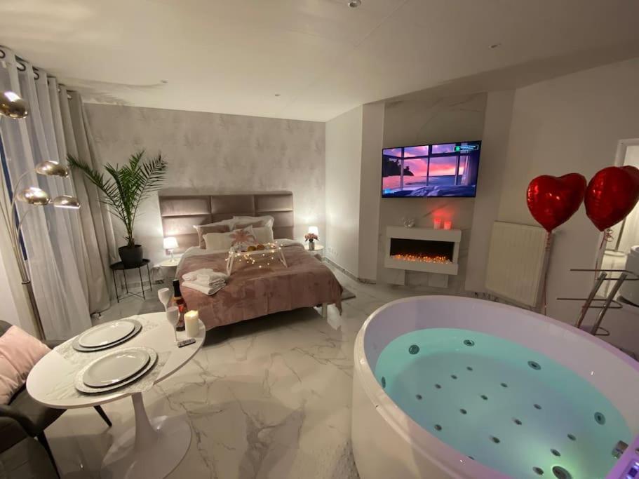 SPA Romantique … Esprit LOVE — love room à Mulhouse