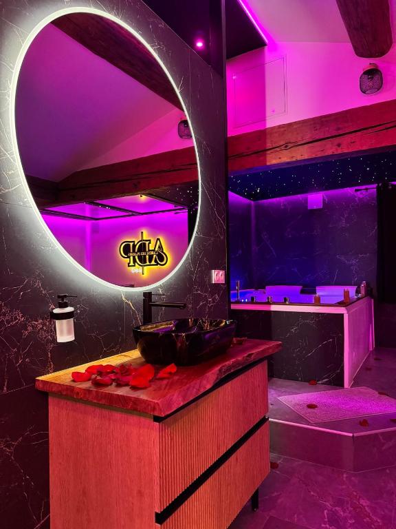 L’arène des plaisirs – love room — love room à Nîmes