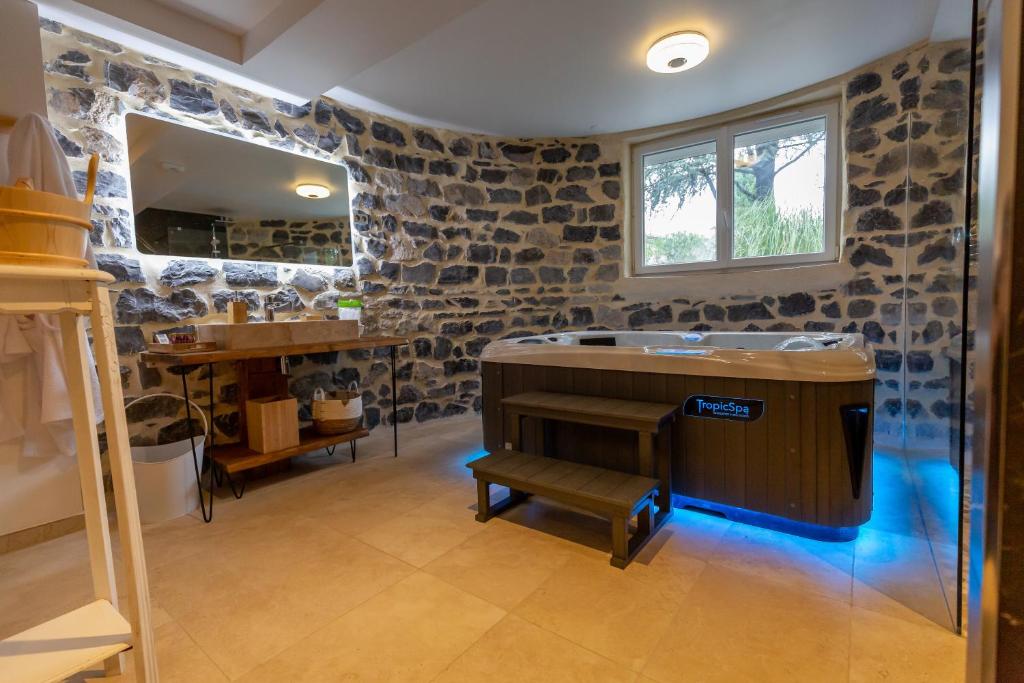 La demeure des sens avec spa et sauna — love room à Quissac
