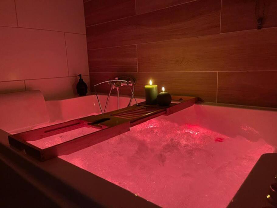 Love Room : Lovely Room 61 — love room à Saint-Clair-de-Halouze