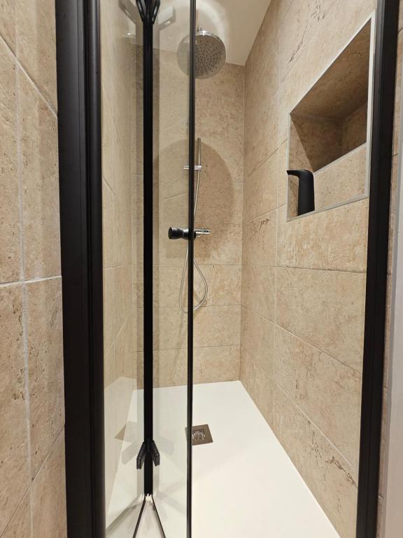 Les 3 Clefs de Ga Ya – Bien-être & Spa privatif — love room à Saint-Jean-Ligoure