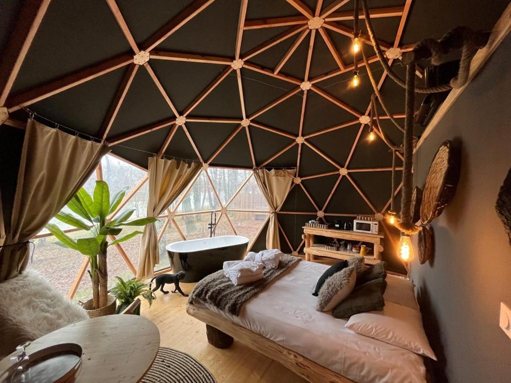 En bord de plage · Plage privée Whaka Lodge Luxury Camp — love room à Seissan