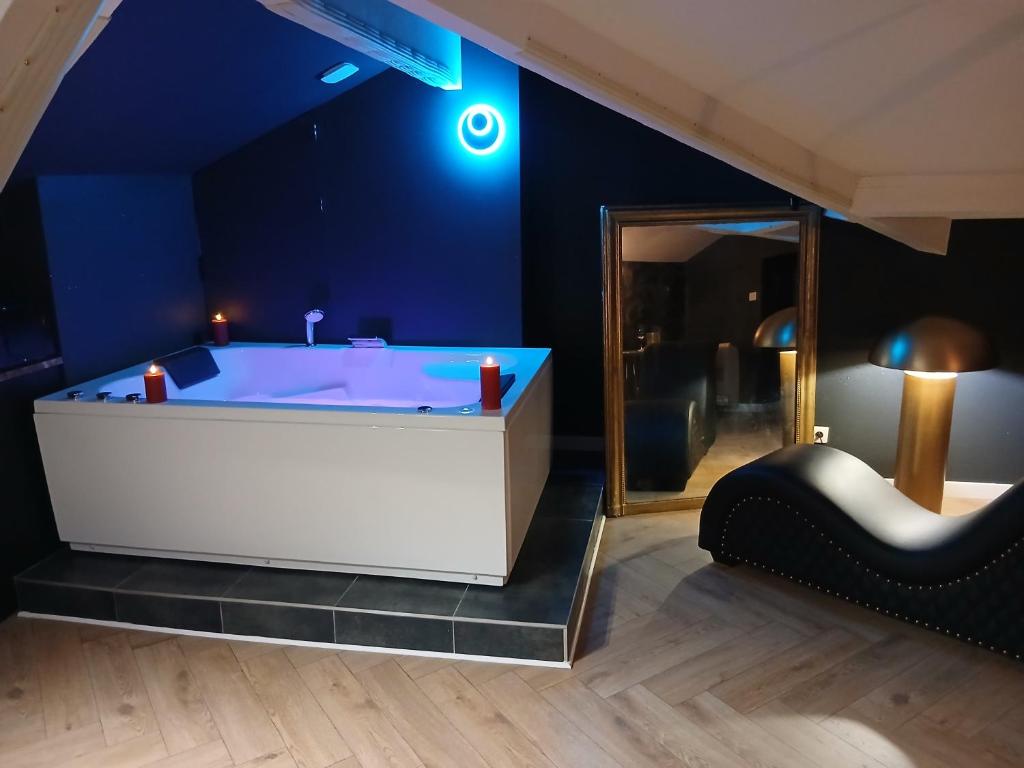 En bord de plage · Plage privée Loft And Charmed LOVE ROOM UNIQUE A SOULAC — love room à Soulac-sur-Mer