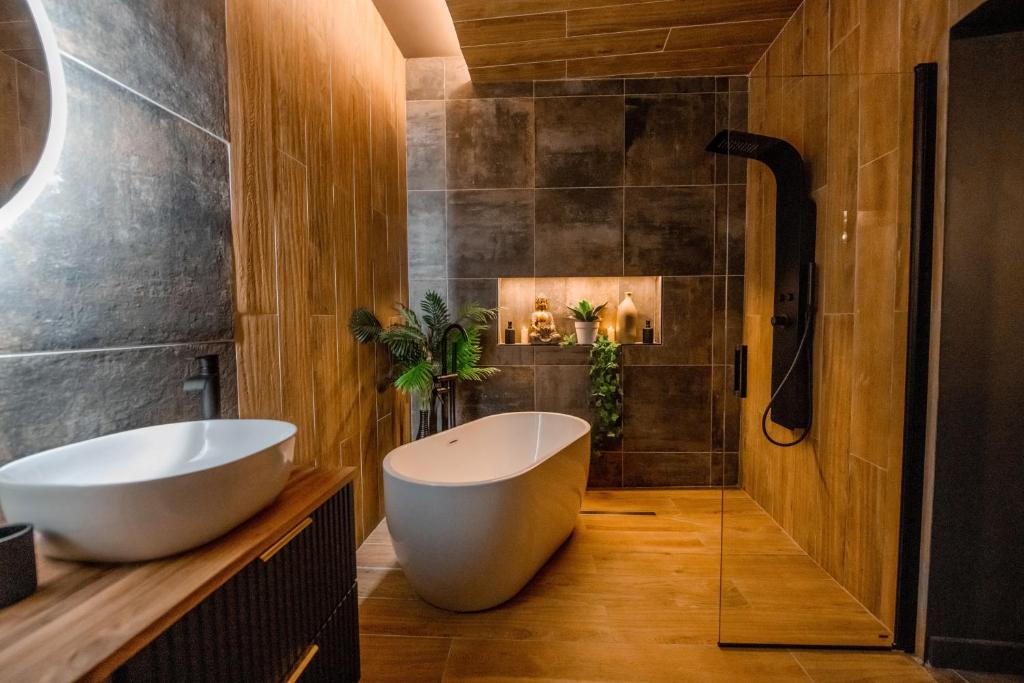 Suite Prestige – Jacuzzi – Luxe – Rooftop — love room à Toulouse